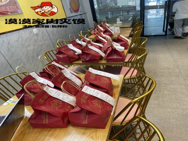 漠漠家八佰伴店堂食爆滿，外賣平臺(tái)爆單現(xiàn)場！